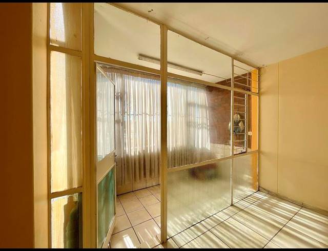 2 BEDROOM APARTMENT FOR SALE IN FLORIDA LAKE